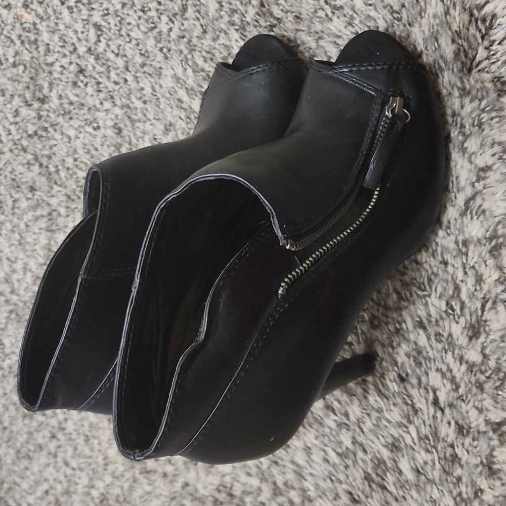 NINE WEST - Picture 2 of 4